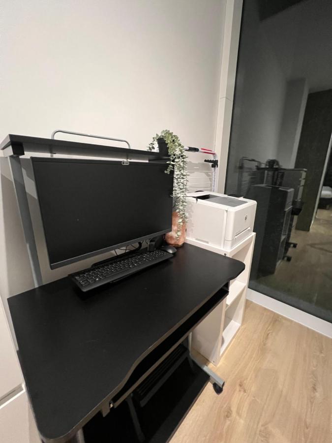 London Heathrow Airport Apartment Voyager House Terminal 12345 - Ev Electric And Parking Available Hillingdon Esterno foto