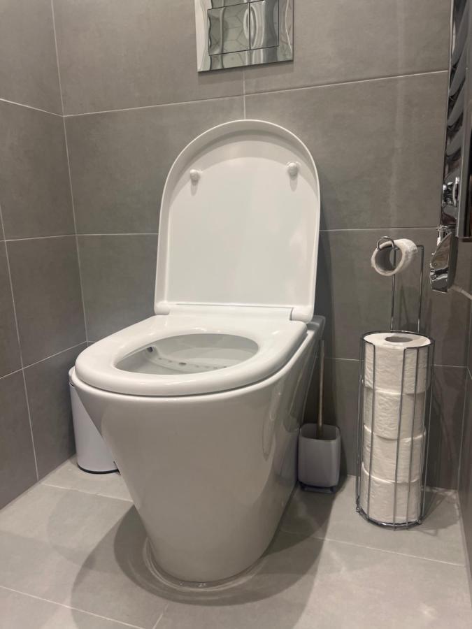London Heathrow Airport Apartment Voyager House Terminal 12345 - Ev Electric And Parking Available Hillingdon Esterno foto
