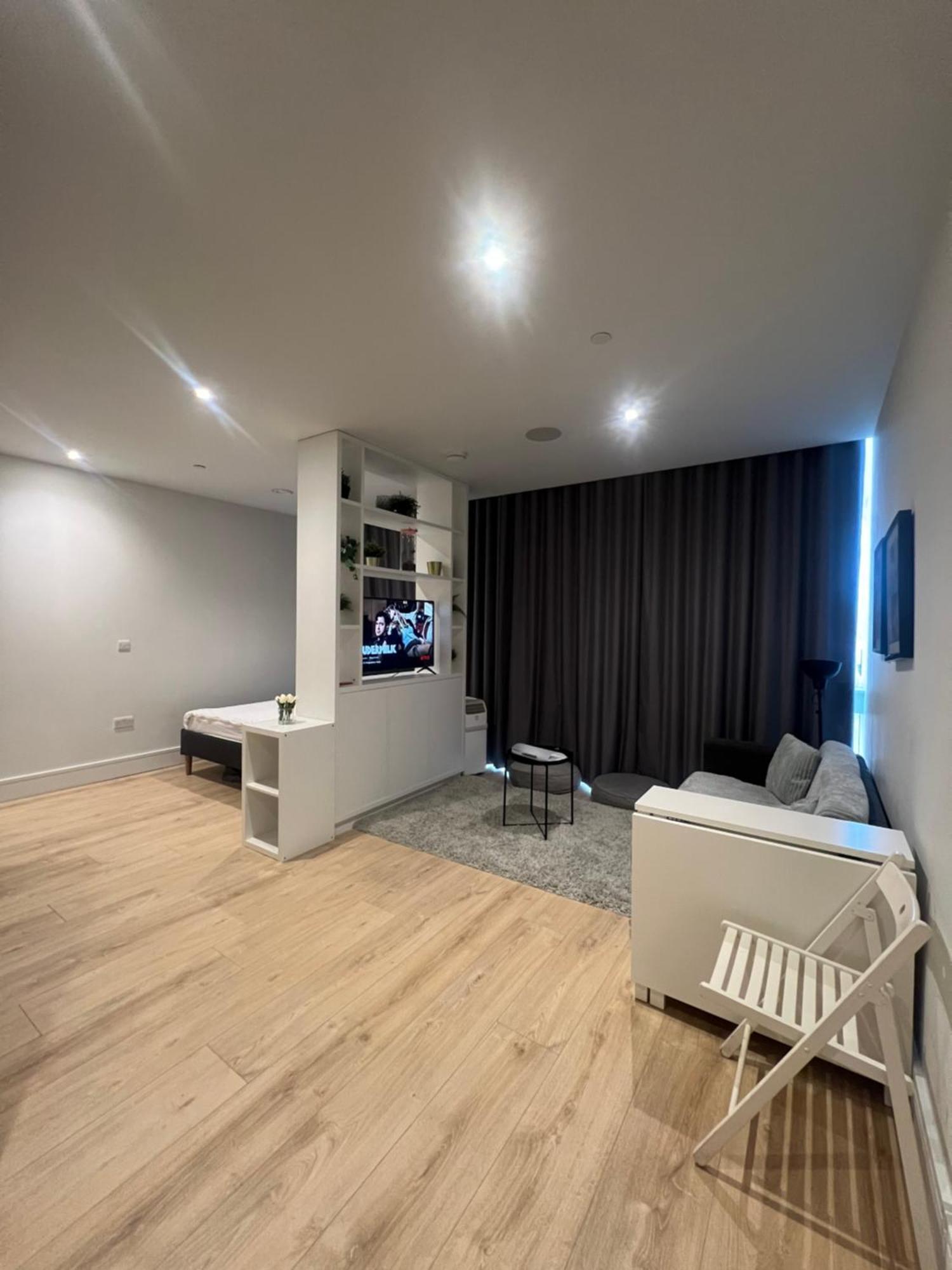London Heathrow Airport Apartment Voyager House Terminal 12345 - Ev Electric And Parking Available Hillingdon Esterno foto