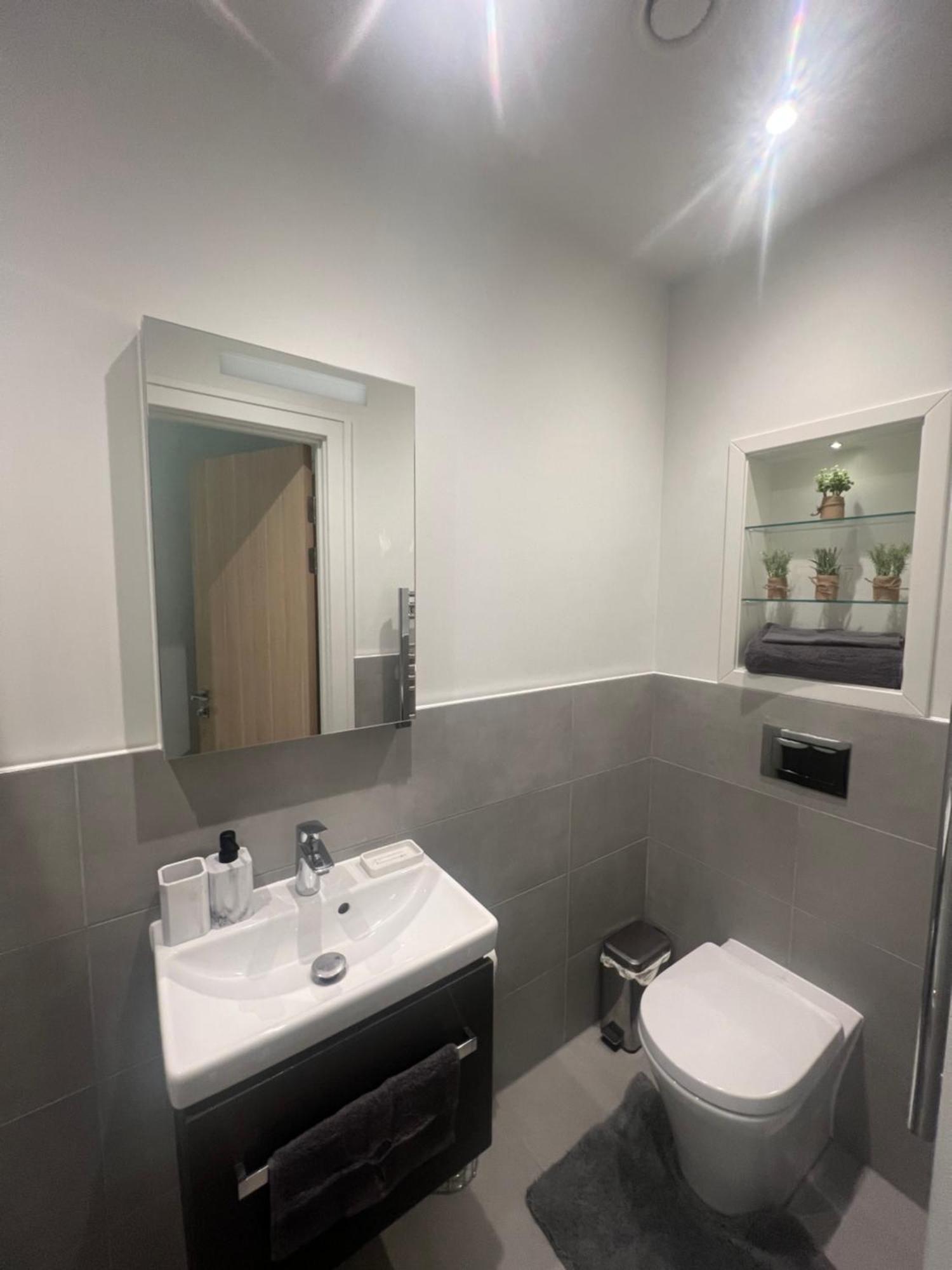 London Heathrow Airport Apartment Voyager House Terminal 12345 - Ev Electric And Parking Available Hillingdon Esterno foto